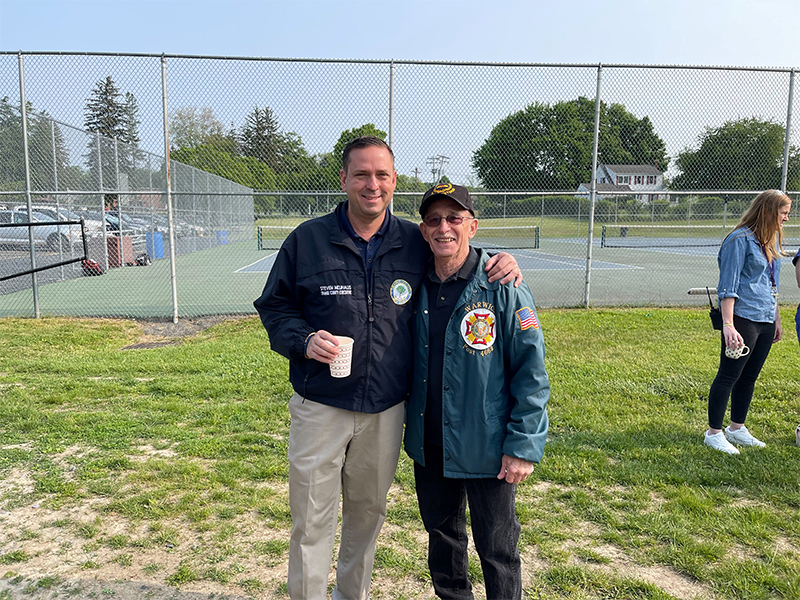 Steve Neuhaus with a veteran at the Warwick Veterans Event